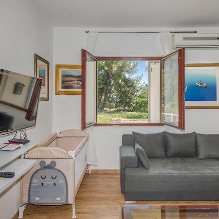 Beachfront Apartment Drazen, With Garden And Parking Split Exteriér fotografie