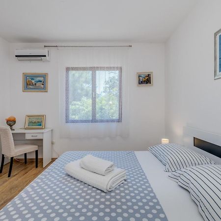 Beachfront Apartment Drazen, With Garden And Parking Split Exteriér fotografie