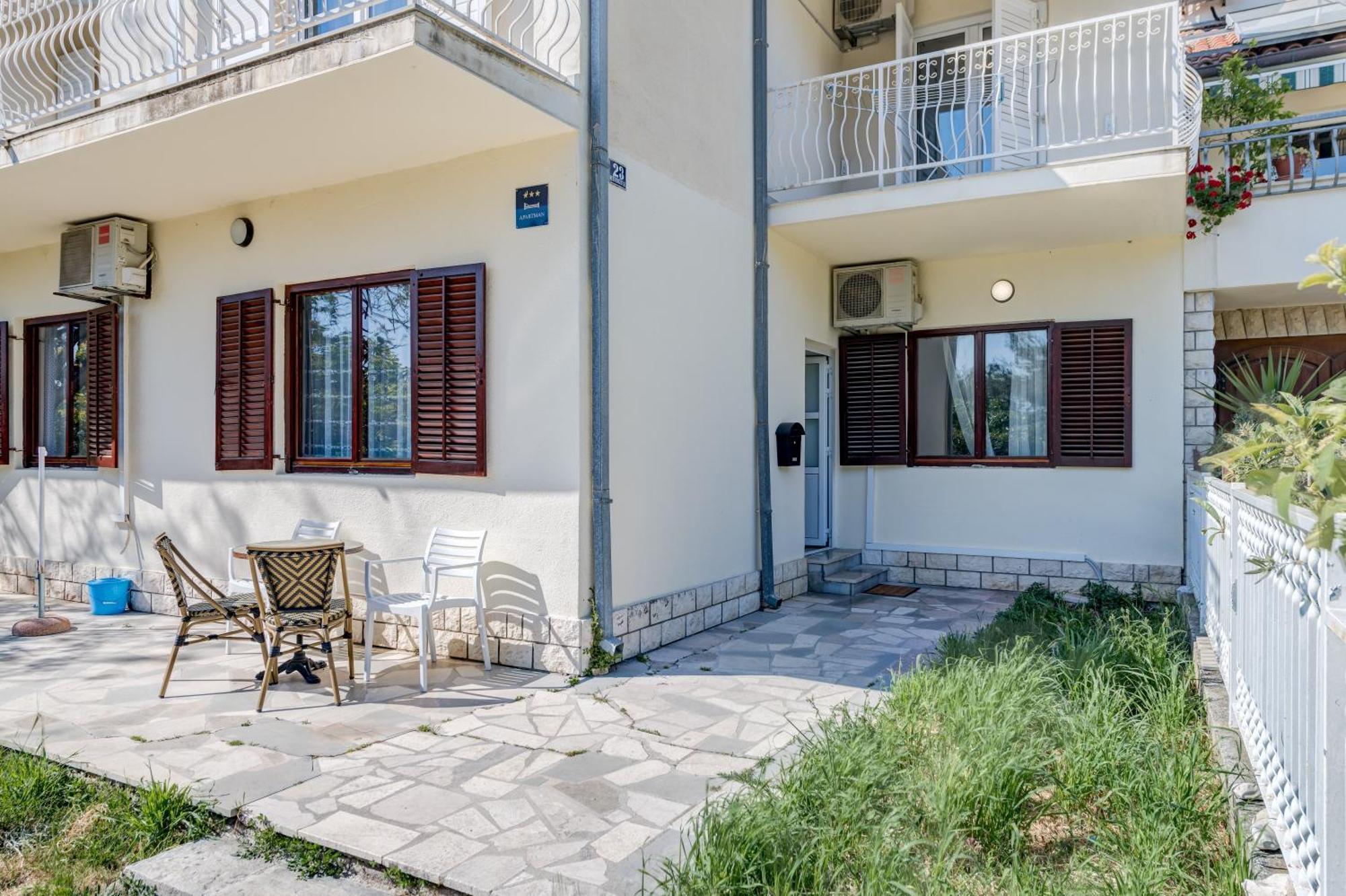 Beachfront Apartment Drazen, With Garden And Parking Split Exteriér fotografie